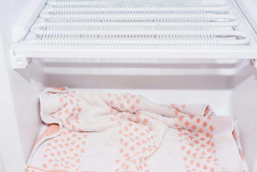 Defrost a Freezer with Towels