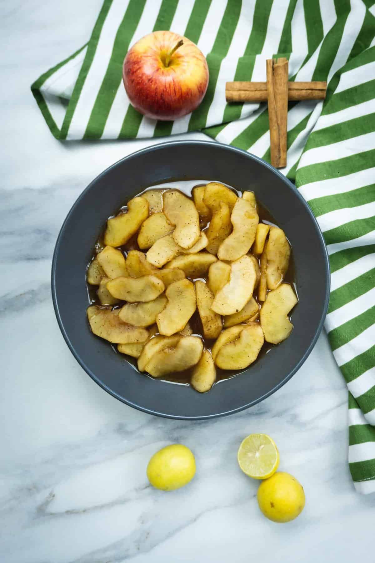 Quick Stewed Apples in the Microwave