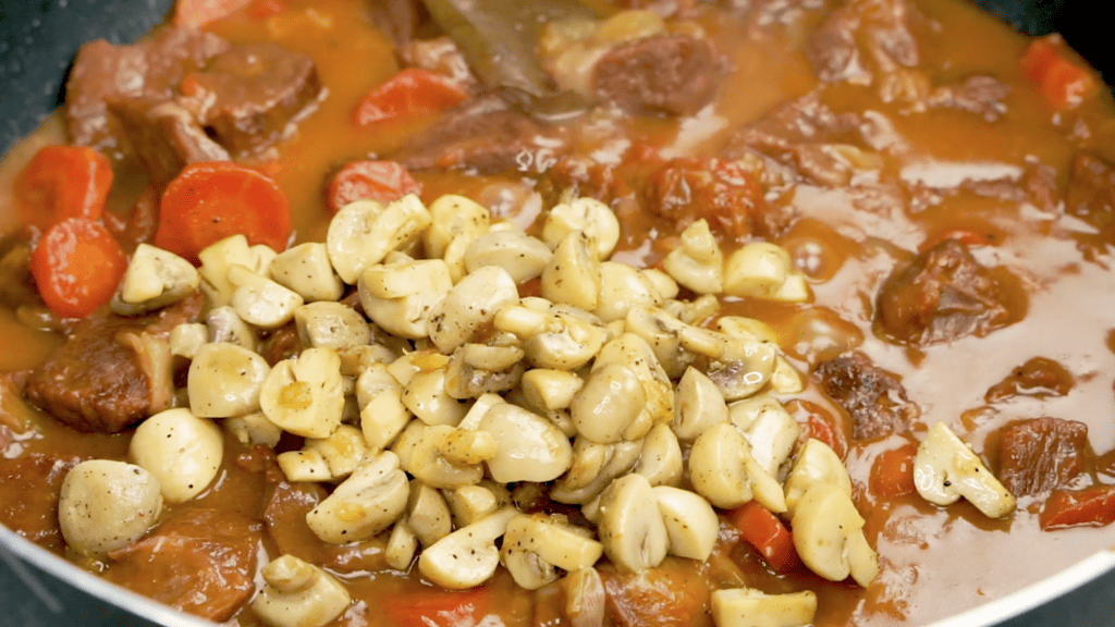 Classic Boeuf Bourguignon combine mushrooms